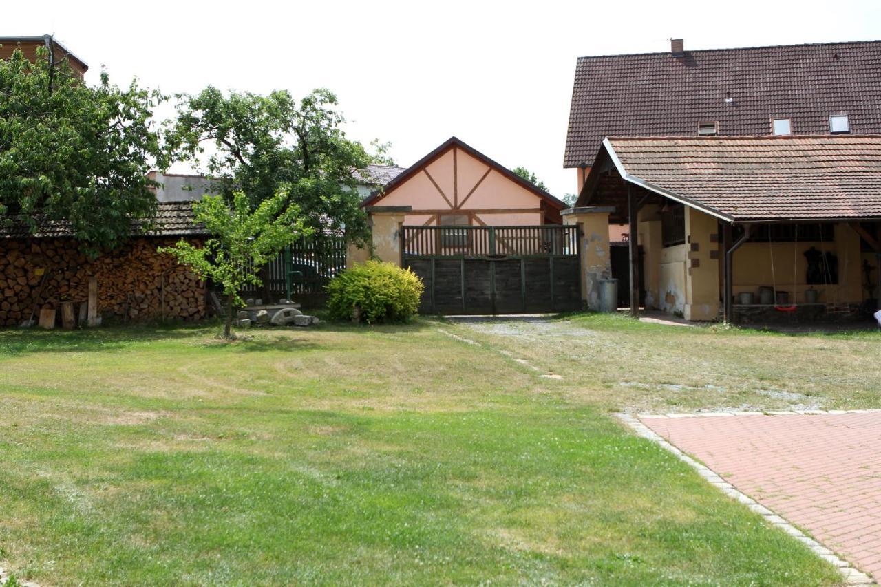 Apartamento Mlyn-Osvracin Exterior foto